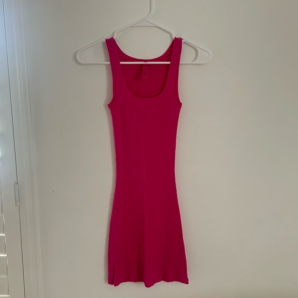 Skims Vibrant Pink Bodycon Dress - Picture 5 of 6